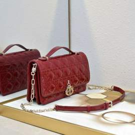Picture of Dior Handbags _SKUfw239223768fw
